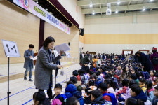 양산 가양초등학교 첫 입학생 맞아