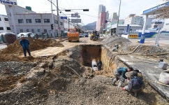 창원 팔룡동 운암서원 삼거리서 싱크홀 발생…도로통제
