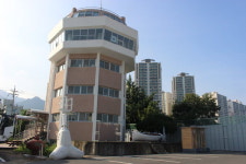 옛 마산항 관제실·남해 시문마을회관서 예술 싹튼다