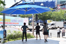 창원시, 거리 그늘막 57곳 추가 설치