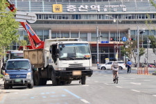 무분별한 공사로 위협받는 보행자 안전