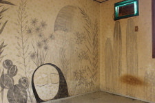 모두가 떠난 여관, 그곳에 남겨진 삶의 자국들