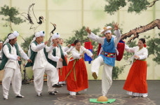 극단 큰들 〈오작교 아리랑〉 공연 배달