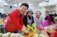 자유한국당 경남도당, 사랑의 김장 나눔 봉사활동