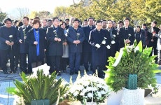 민주당 지도부, 봉하마을 노무현 묘역 참배