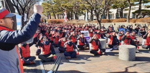 진주 삼성교통 파업…복잡한 셈법에 평행선