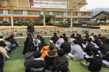 이만수 감독, 야구에 싹을 돋우는 야로중에 꿈을 전달하다