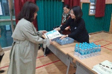 거제장평중, 학부모 교육과정설명회에서 학사달력 배부