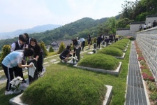 창원 한일여고 3.15의거 희생자 묘소 가꾸기 봉사