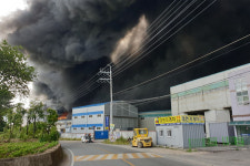 김해 한림 폐비닐재생공장 화재...헬기 동원해 진화중