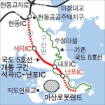 폭 좁고 학교 많은데 관광객 몰리면…