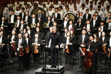 좌절의 늪에서 다시 꽃피는 진주 음악 정신