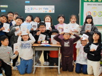 친구랑 쓴 글 모아서 책 한 권 만들었어요