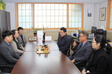 마산대 직원협의회 내서종합복지관에 성금