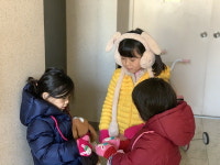 두 공주님과 함께 귀한 손님이 왔습니다
