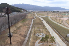 콘크리트 정글이 되기 전 모습을 더듬어봅니다
