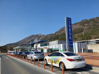 휑한 거리엔 엔진 식은 택시들…노사 고통분담 논의