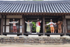 5개월 만의 신명 한 판, 비 와도 좋구나