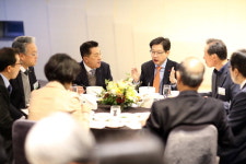 센트랄그룹 회장 보유 주식 80억 원 임직원에 증여