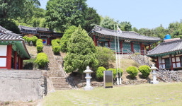 잔잔한 섬진강 옆 고즈넉한 정취가 흐르네