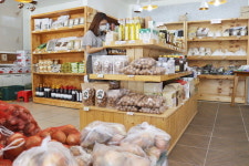 걷기만 해도 기분 좋은 강변에 젊은 감각은 덤