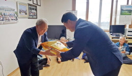 정우석 신임 함양 서상면장 경로당에 쌀 전달