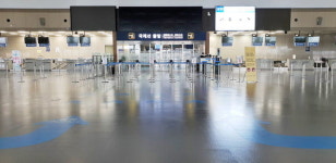 김해공항 국제선 휴업 장기화...생존 한계치 다다른 지역상권