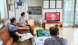 더위에 두문불출하는 노인들 걱정됩니다