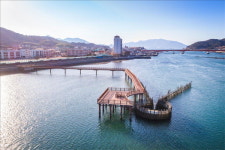 남해 지족해협 죽방렴 관광단지로 우뚝