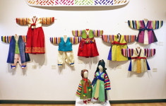 내일 색동 아이 옷과 장신구 전시 시작