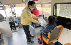 거창 신원면 버스 일일 도우미로 방역 홍보