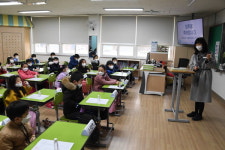 선생님 3월에 만나 더 기뻐요