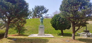 제주4·3 원흉 박진경 동상 남해에 버젓이