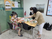 이웃사촌 정 담은 공유 냉장고