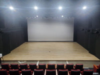 무대·공연 수익 사라진 지 오래…멸치 팔아 버텨