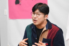 거리 두기 맞닥뜨린 영세 서비스업 또 다른 문 열다