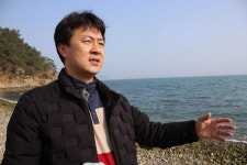 콜라빛 바다 운명 모른 채 그저 푸른 진해만