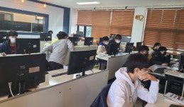 메타버스 스쿨서 미래교육 체험해요