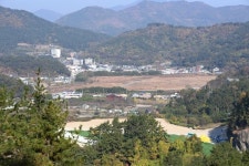 개발 칼바람 막아낸 마을, 흔들리지 않을 평화 심는다