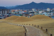 자연 풍광에 피로 가시더니 가야 유적엔 지적 즐거움이