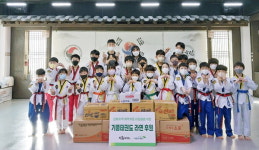 김해 기품태권도 초록우산재단에 라면 전달