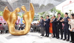 창원 의창구 도계부부시장에 부부의 날 발원지 상징물