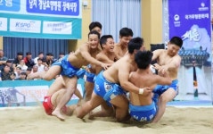 김해 신어중 시도대항 장사씨름 우승...올 시즌 단체전 3관왕