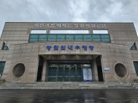 창원실내수영장, 깔따구 발견 은폐...이용자들 불만