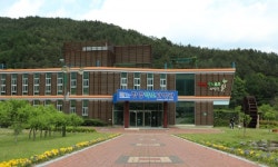 함양군, 폐관 임박 약초과학관 리모델링 논란