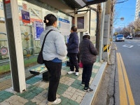 창원 시내버스 정류장 온열의자 고장 나도 수리 못 하나