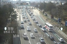 설날 당일 교통량 정체 극심...오후부터 해소 예정