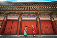 수로왕·허왕후처럼 결혼할래...김해가야테마파크 가야왕궁 결혼식 개봉박두