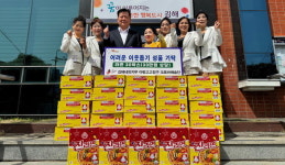 크로바예술단, 김해 주촌면에 라면 기탁