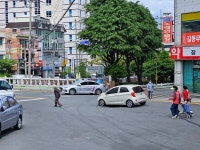 마산 장군천 다섯 갈래길서 차량 툭...사고 날까 불안